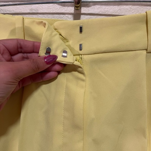 NWT! Topshop Yellow Trouser Shorts size 6 - Picture 3 of 5